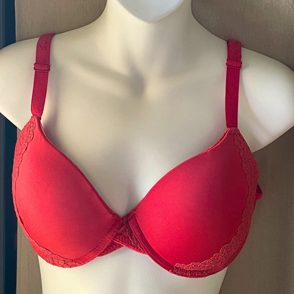 Gloria Vanderbilt Size 36B Push Up bra. Lovely Rose shade with lace detail.